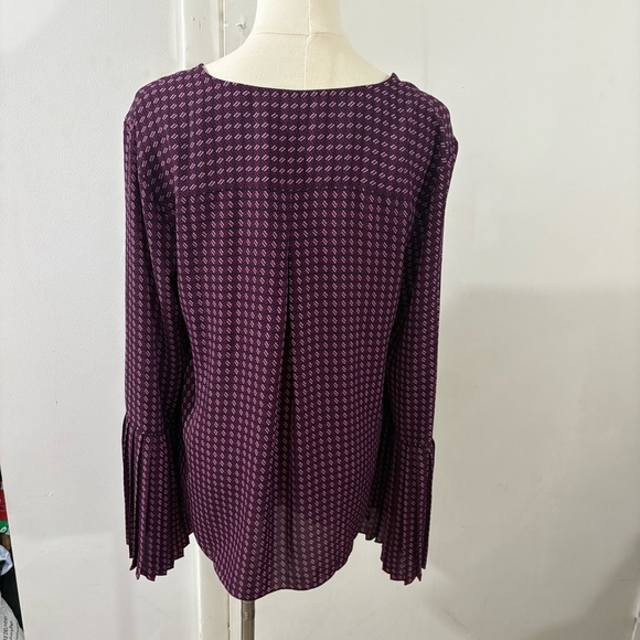 Banana Republic Purple Geometric Blouse Accordion Bell Sleeve V-Neck Womens Sz M - Picture 3 of 9